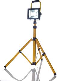 Proyector LED Portátil con Trípode Recargable